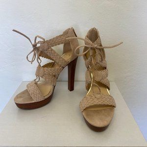 Jessica Simpson, Heels
